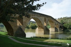 puente la reina 00 puente romanico